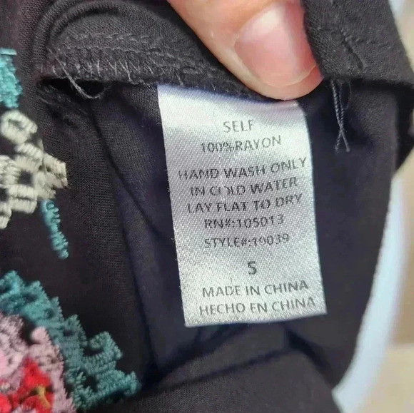 Savanna Jane Pullover Tunic Top Small Black/Multicolor Floral Embroidered Boho - Picture 10 of 10